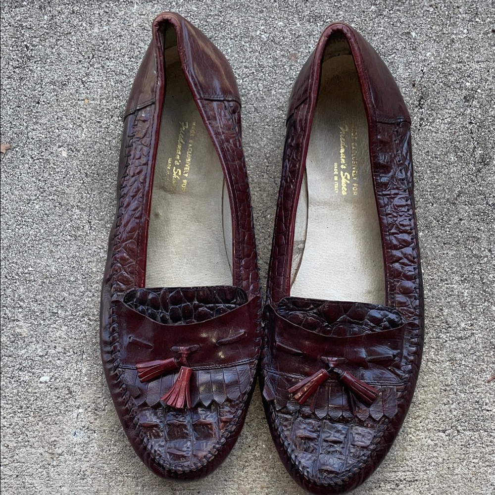 Vero Cuoio Burgundy Crocodile Style Loafers